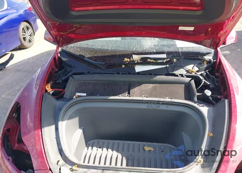 2024 Tesla Model Y Long Range Dual Motor All-Wheel Drive z USA, uszkodzony, nr VIN 7SAYGDEE5RF034978